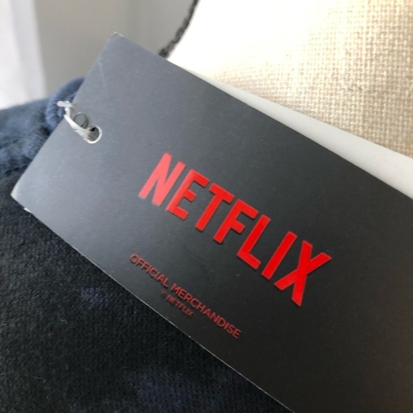 Stranger Things Netflix sweatshirt NWT  SZ M blue - Picture 8 of 13